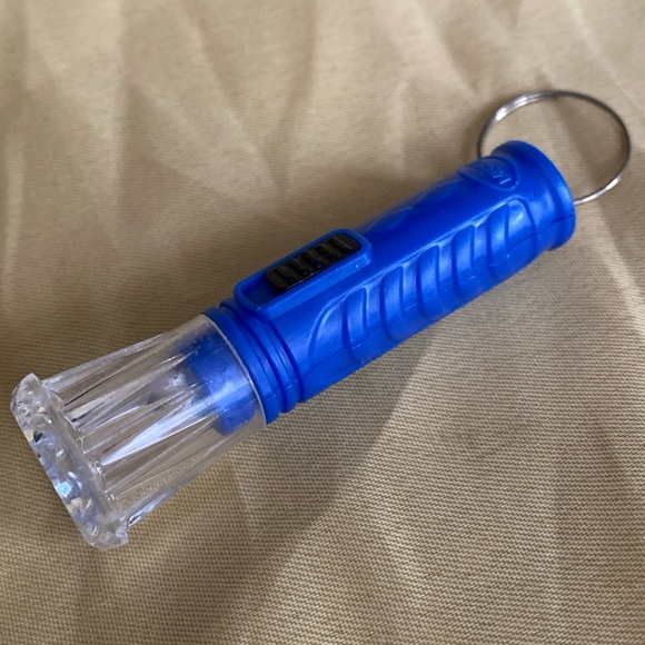 The Unbranded Brand Other - Mini LED Keychain Flashlight Key Ring Light Bright new